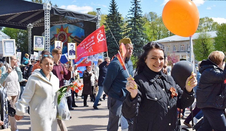 В Тарусе прошло шествие победителей