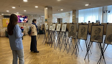 Выставка «Герои нашего времени: портреты бойцов СВО» открылась в Доме ученых Обнинска