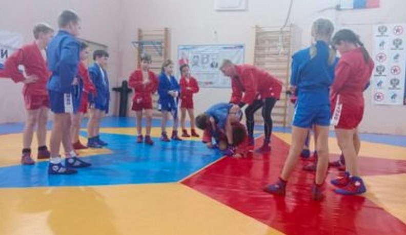 В школе №49 Калуги провели открытую тренировку по самбо