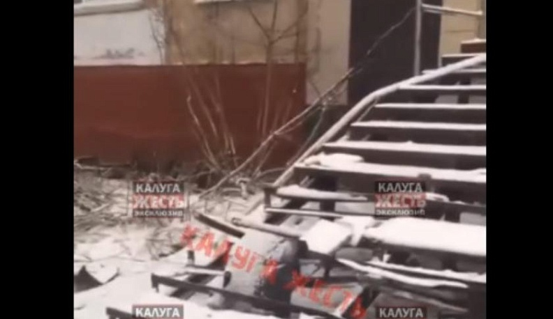 Ночью машина влетела в магазин одежды на Площади Победы в Калуге