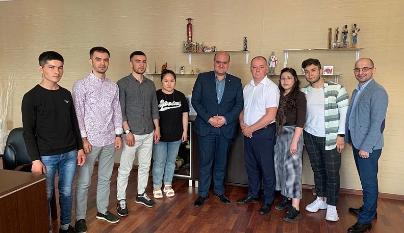 Генеральный консул Республики Узбекистан в РФ встретился с калужскими студентами