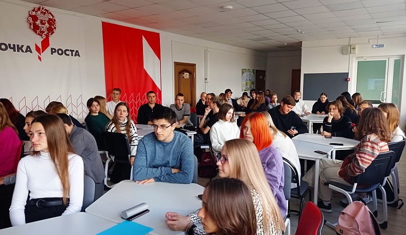 Старшеклассники Людинова прослушали лекцию по теме: «Выборы в России: история и современность»