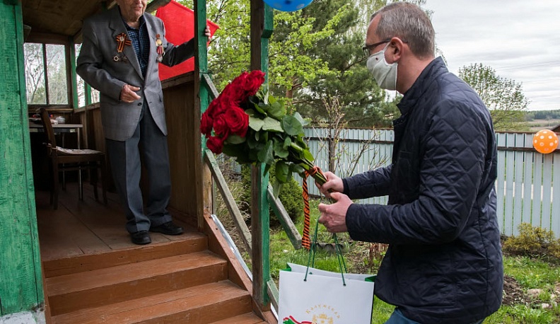 Владислав Шапша поздравил с Днем Победы Ивана Федорович Андрианова