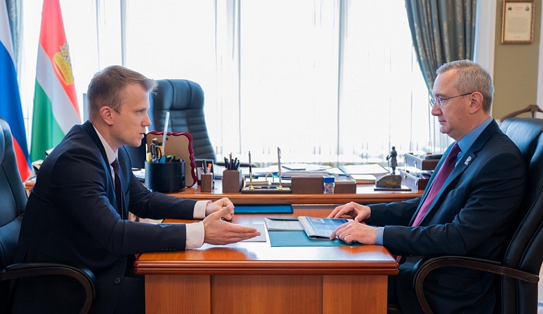 Владислав Шапша обсудил итоги работы Сбера в Калужской области в 2025 году с управляющим банка Максимом Волковым