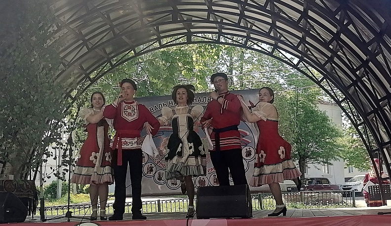 В Думиничах прошёл районный фестиваль «В семье большой, в семье единой»