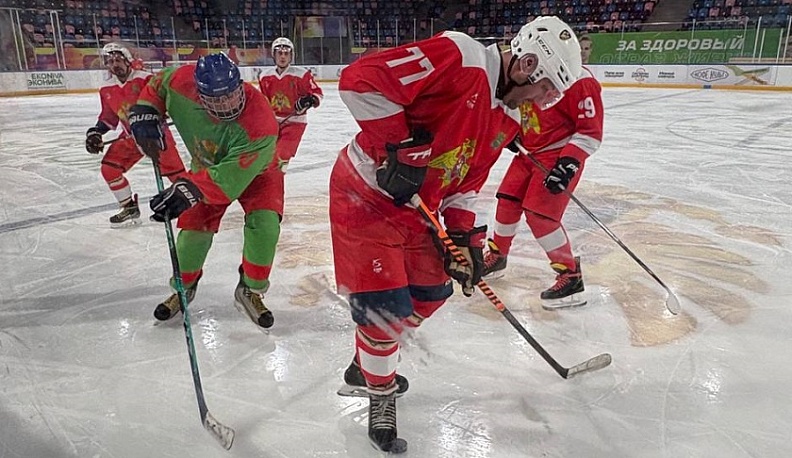 Калужская хоккейная команда одержала победу в полуфинале Офицерской хоккейной лиги