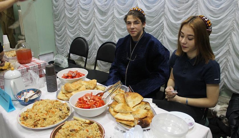 В Тарусе проходит гастрономический фестиваль национальных кухонь «Тарусская застолица»