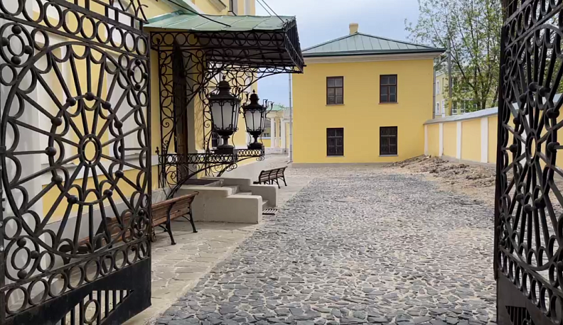 В Калуге во дворе областного Краеведческого музея высадят новые деревья