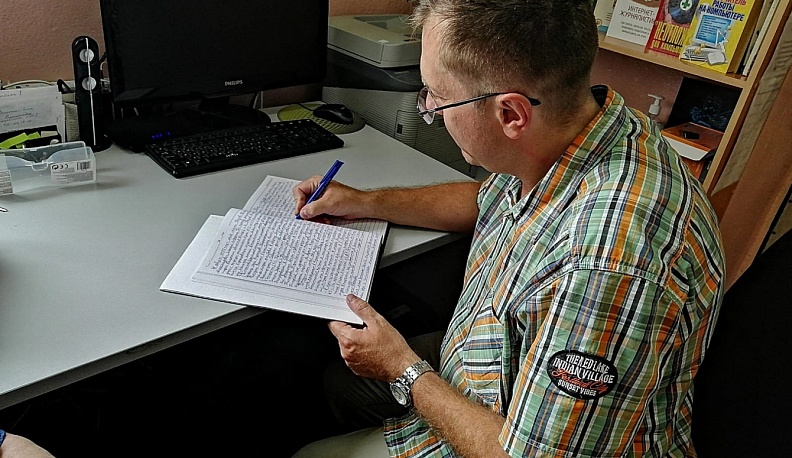 В библиотеке села Корекозева Перемышльского района появилась книга ветерана-земляка