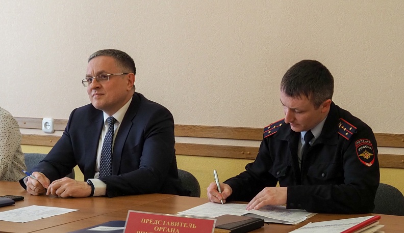 Городской голова Дмитрий Денисов пообщался с призывниками из Калуги