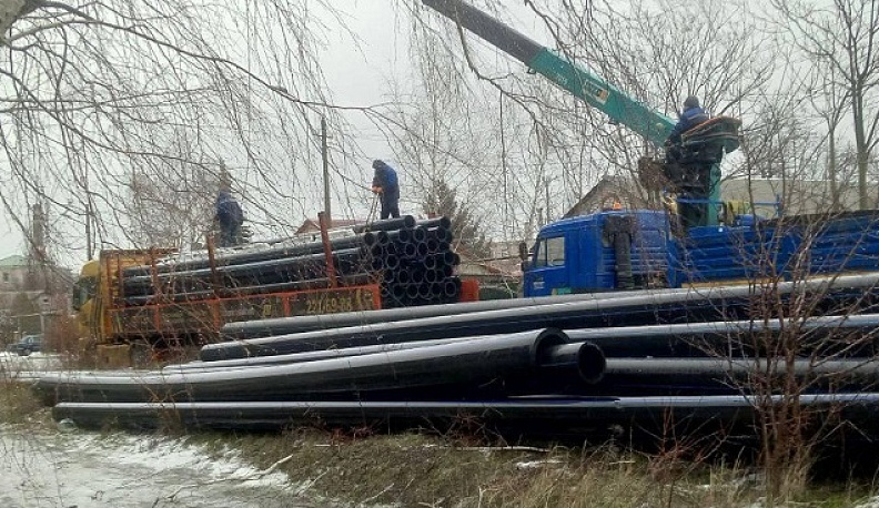 Калужские специалисты начали менять водопровод в Первомайске
