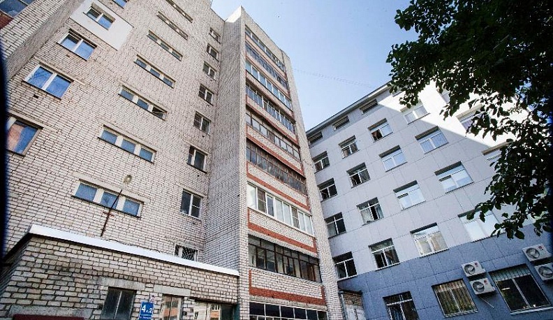 Лифт вроде есть, но его как бы нет