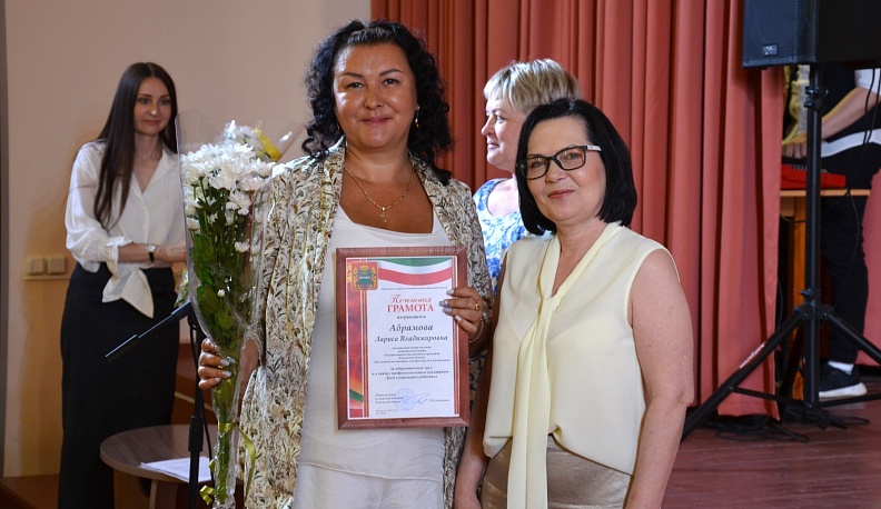 Коллектив Калужского дома-интерната для престарелых и инвалидов поздравили с Днем социального работника