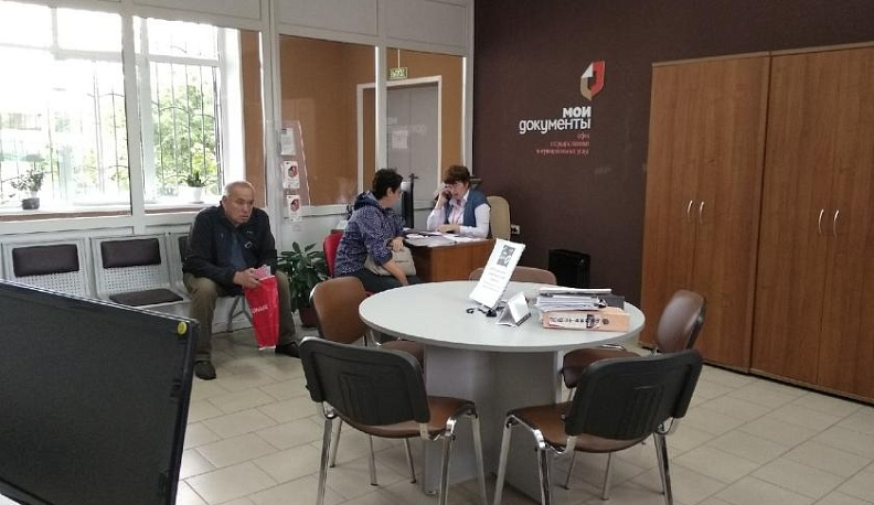 А что нам нужно? Да только свет в «оконце»!