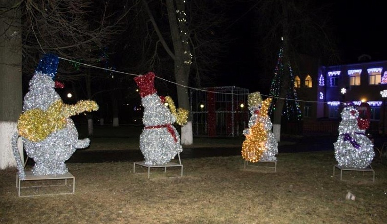 В калужских городах и селах создают новогоднее настроение