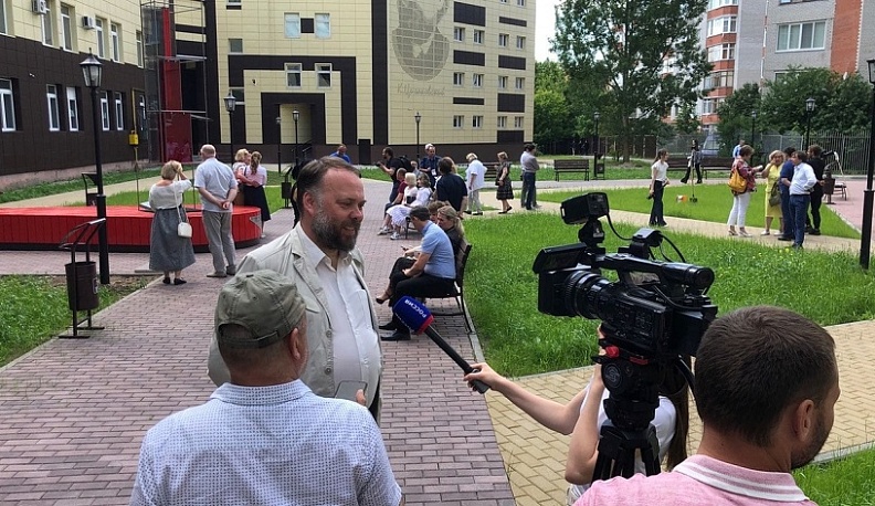 Во дворе Калужского университета установили архитектурный арт-объект