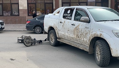 В Калуге электросамокатчик врезался во внедорожник у рынка «Панорама» 