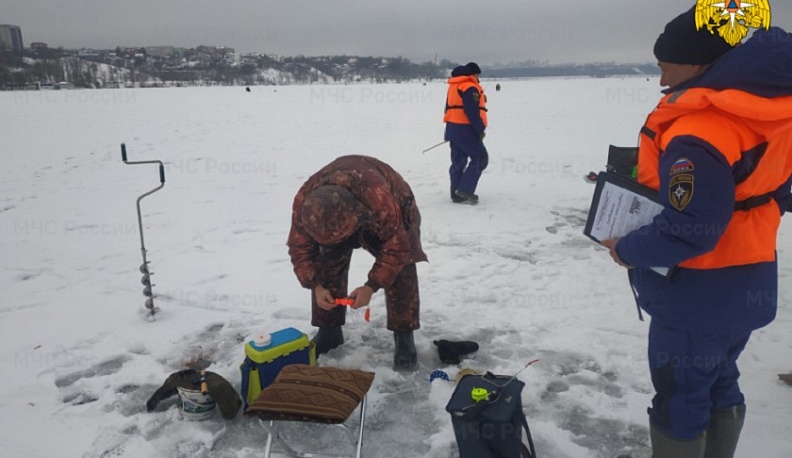 Спасатели рассказали о толщине льда на водоемах Калужской области