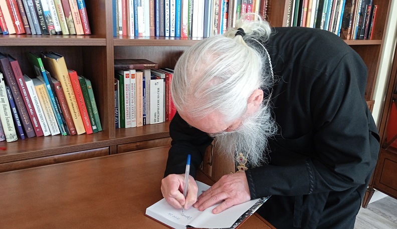 В Калуге представили книгу христианской поэзии «Созвучия свирели»