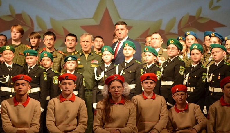 В Малоярославце генерал армии встретился с молодёжью