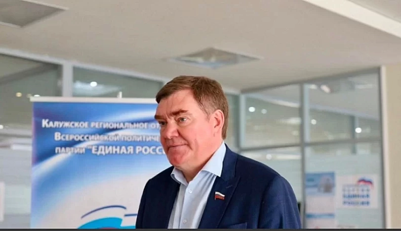 Сенатор РФ Александр Савин поздравил жительниц калужского региона с 8 Марта