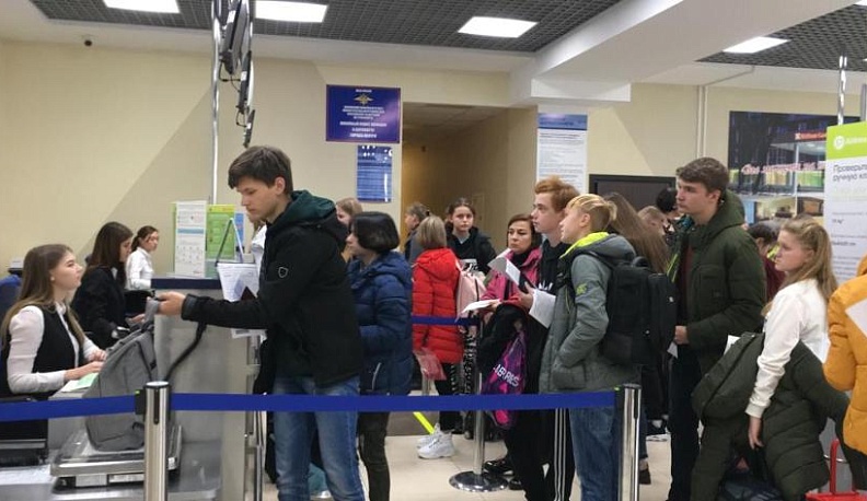 Из калужского аэропорта школьники полетели в Калининград 