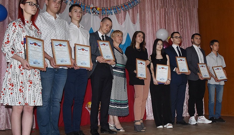 Выпускникам Людиновского индустриального техникума вручили дипломы