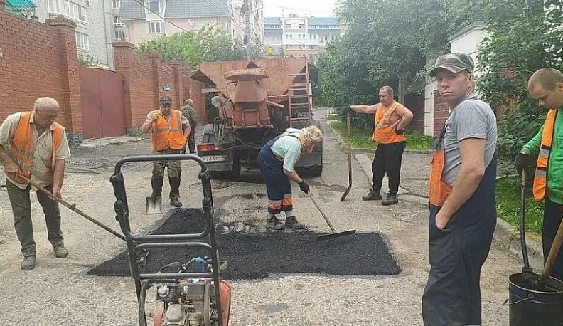 В Калуге ликвидировали ямы на одиннадцати дорогах