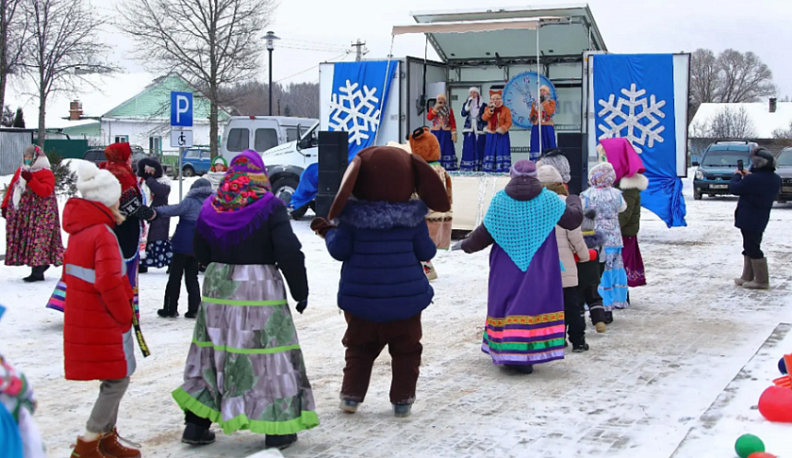 Почти 30 тыс человек посетили мероприятия передвижного культурного центра в Мосальском округе