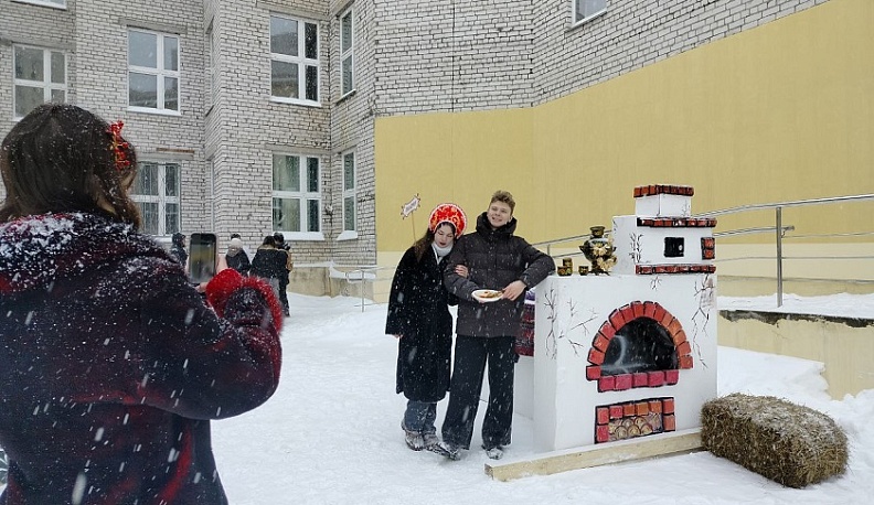 Студенты КГУ отметили Масленицу