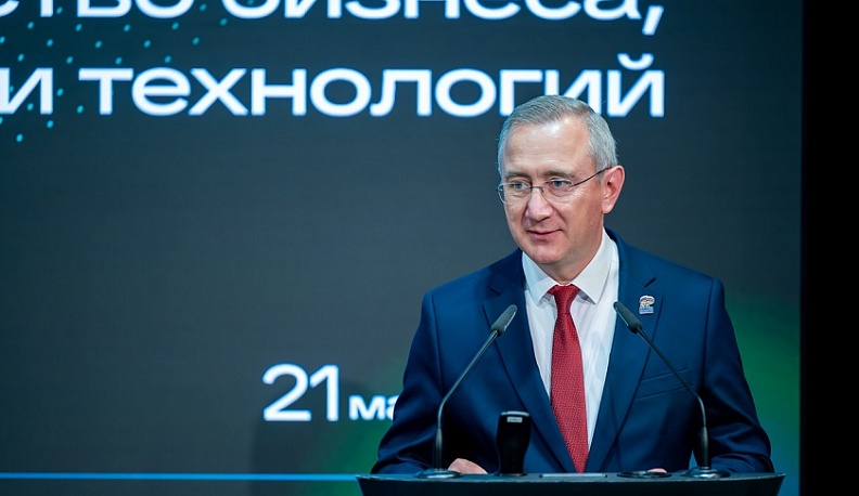 Владислав Шапша принял участие в бизнес-форуме «Пионеры инноваций: единство бизнеса, науки и технологий» 