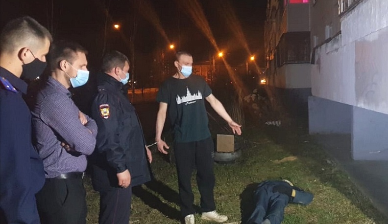 В Боровском районе мужчина вытолкнул иностранку из окна