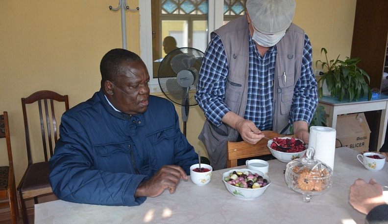 В Боровском районе посла Уганды накормили винегретом