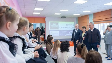 Губернатор оценил капремонт старейшей школы Людинова