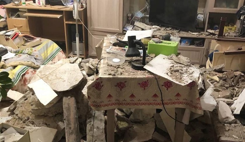 Хозяйка комнаты, где обвалился потолок, не захотела переезжать из-за соседей и аллергии