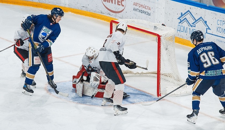 Калужские хоккеисты выиграли второй матч плей-офф