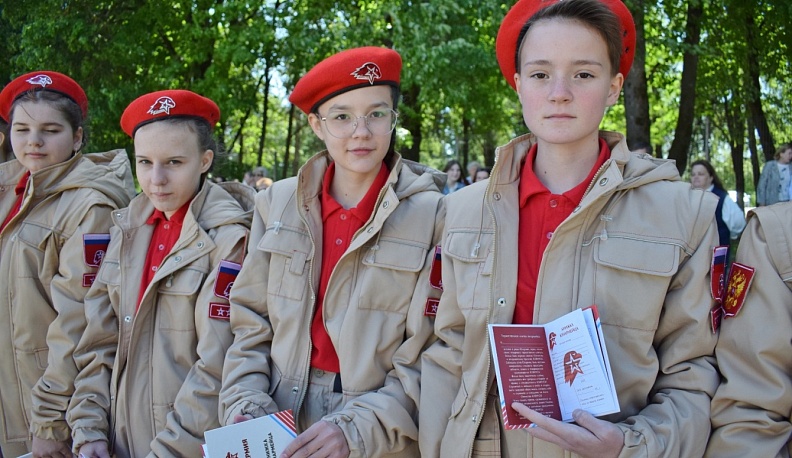 В Тарусе в День России поздравили молодых граждан страны