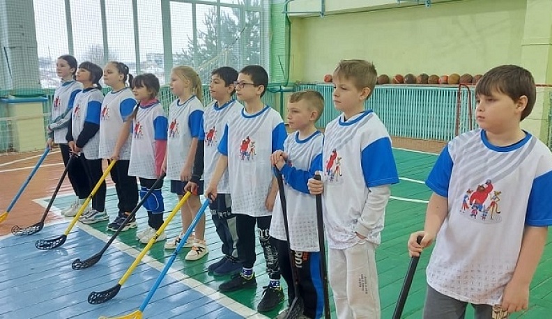 В Сухиничах прошли соревнования среди школьников по флорболу