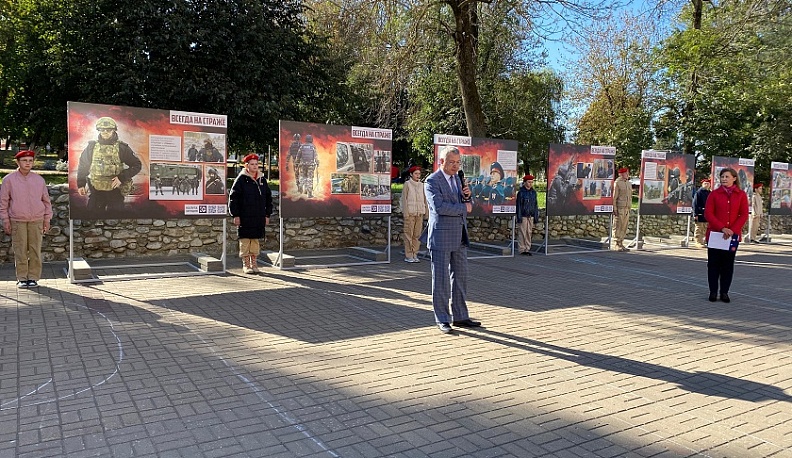 Сухиничи стали завершающей точкой показа фотовыставки «Всегда на страже»