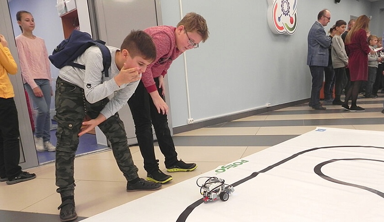 Фестиваль робототехники собрал калужских школьников
