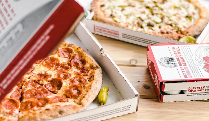 В Обнинск в День города пиццерия начала раздавать селфи-коробки