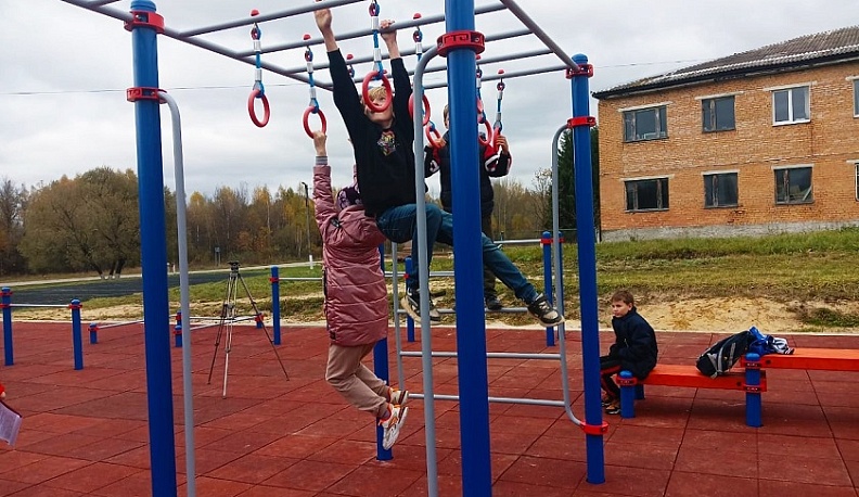 В селе Букань Людиновского района торжественно открыли спортивную площадку