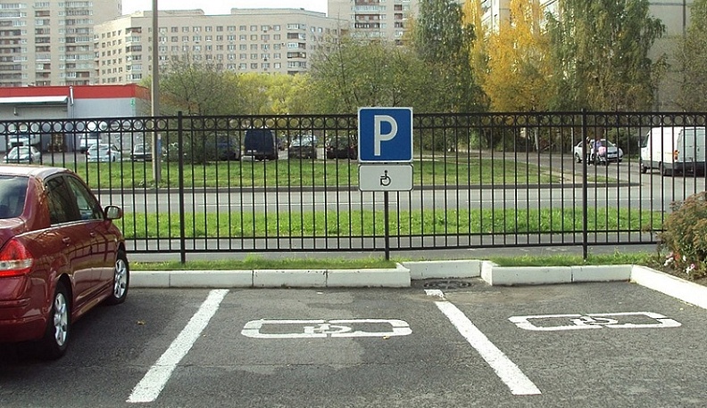 В Калуге рассказали о правилах бесплатной парковки для инвалидов