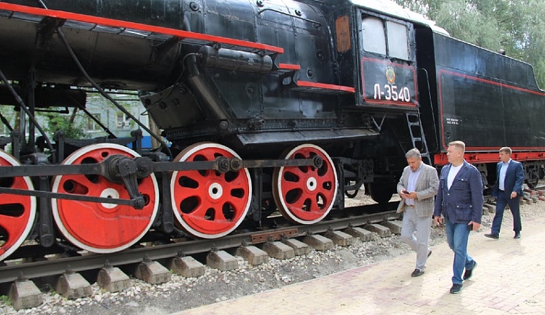 Благоустройство территории у паровоза в сквере ВЛКСМ в Калуге выполнено на 60%