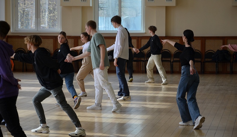 В Калуге волонтеры репетируют «Вальс Победы»