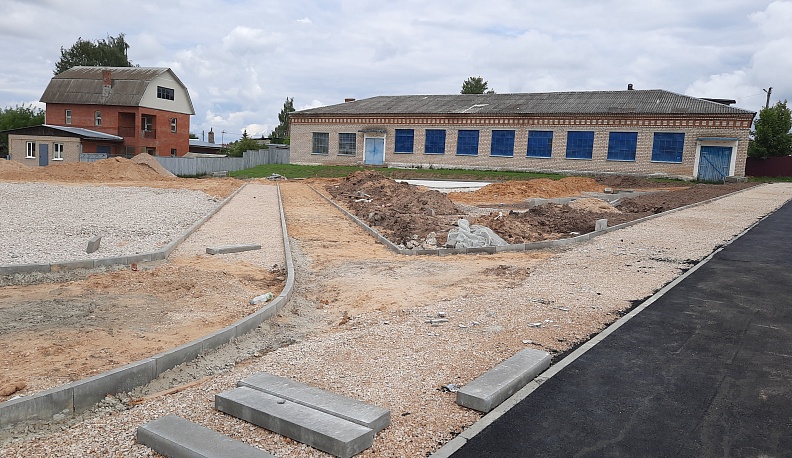 В Сухиничах благоустраивают городскую площадь