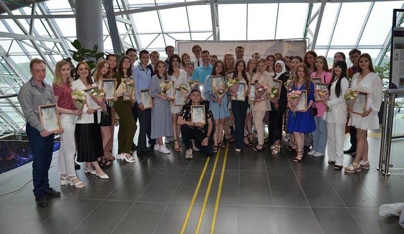 В Калуге выпускники губернаторских групп получили свидетельства об обучении