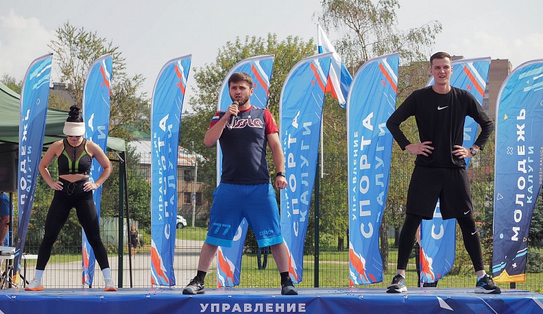 В Калуге провели патриотическую зарядку «Мы - Россия» 