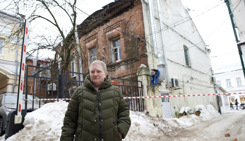 В Калуге на улице Театральной обрушилась крыша дома 