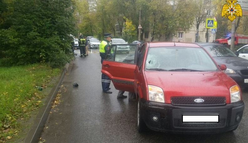 В Калуге на Молодежной улице Форд сбил пешехода